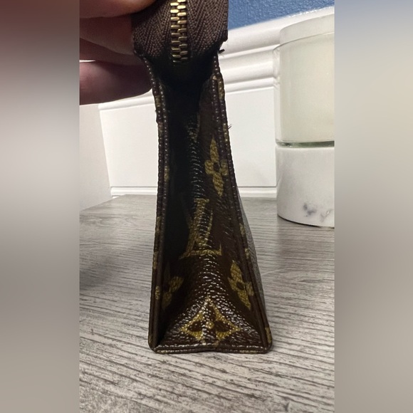 Louis Vuitton Monogram Poche Toilette 15 Cosmetic Pouch - Picture 5 of 13